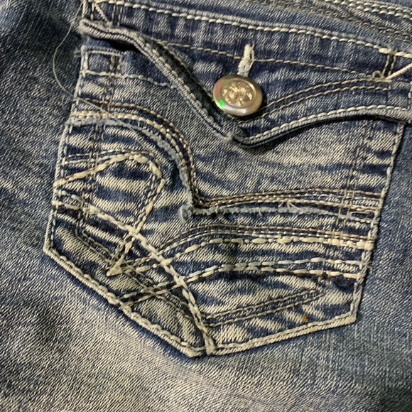 No Boundaries Distressed Blue Jean Shorts - Picture 4 of 6